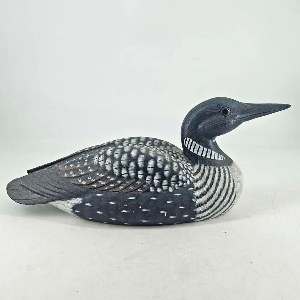 Vintage carved wood Hand Painted Common Loon Figurine w glass eyes - Picture 3 of 5